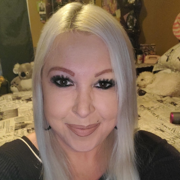 Meet your Posher, Colleen - Picture 2 of 2